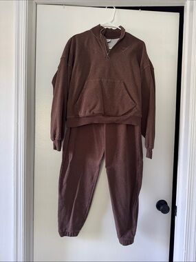 Cozy Brown Quarter-Zip Sweatshirt & Jogger Gymshark Set